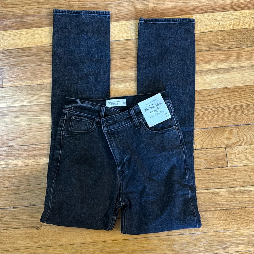 Abercrombie 90s slim straight high rise NWT